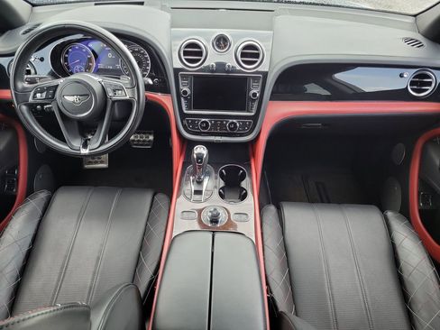Used 2018 Bentley Bentayga AWD/4WD image 16