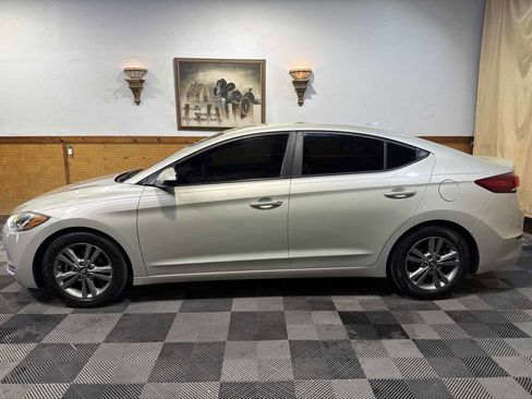 Used 2018 Hyundai Elantra SEL FWD image 2