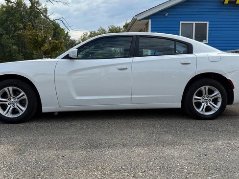 Used 2020 Dodge Charger SXT w/ Leather Interior Group RWD image 9