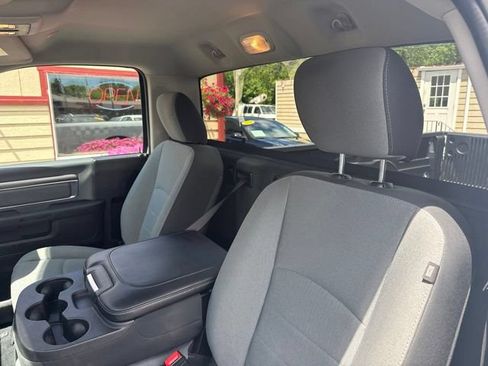 Used 2022 RAM 1500 Classic SLT AWD/4WD image 10