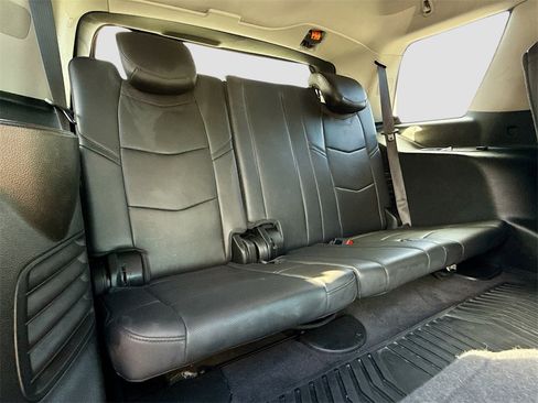 Used 2020 Cadillac Escalade Luxury image 31