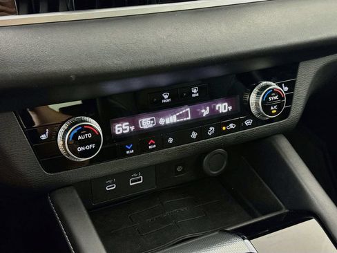 Used 2022 Mitsubishi Outlander SEL AWD/4WD image 17