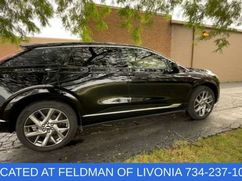 Used 2025 Cadillac Optiq Luxury 2 AWD/4WD image 9