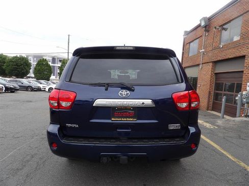 Used 2010 Toyota Sequoia Platinum AWD/4WD image 4