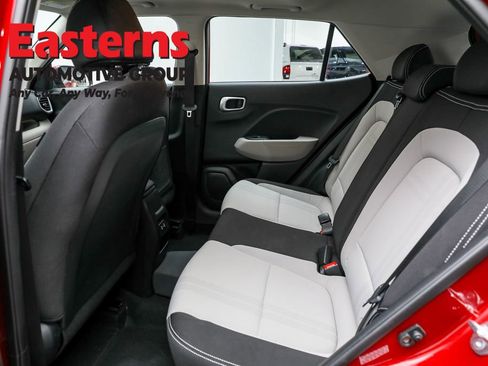 Used 2024 Hyundai Venue SEL image 22