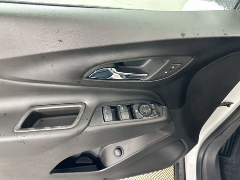 Used 2018 Chevrolet Equinox LT FWD image 23