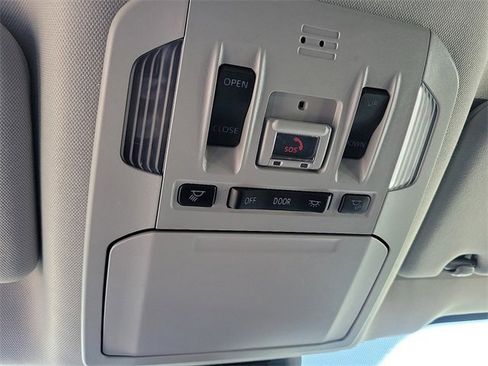 Used 2022 Toyota Highlander XLE image 17