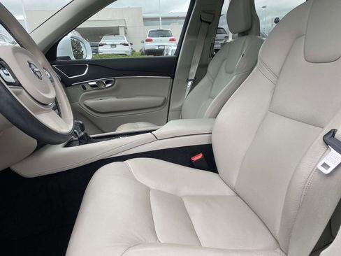 Used 2020 Volvo XC90 T6 Momentum w/ Protection Package Premier AWD/4WD image 15