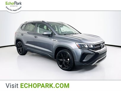 Used 2022 Volkswagen Taos SE w/ Panoramic Sunroof Package