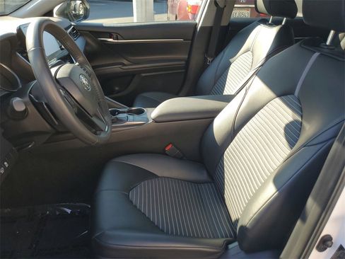 Used 2022 Toyota Camry SE image 18