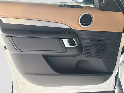 Used 2023 Land Rover Discovery HSE R-Dynamic image 17