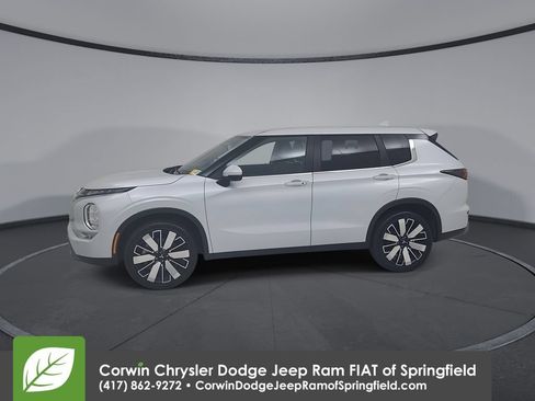 Used 2025 Mitsubishi Outlander SE FWD image 8