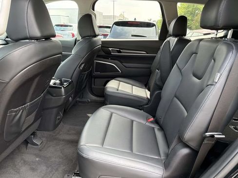 Used 2025 Kia Telluride S AWD/4WD image 13