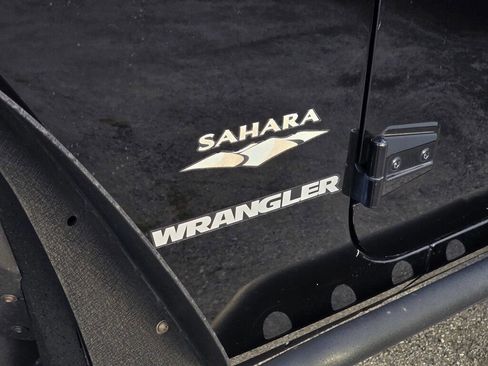 Used 2010 Jeep Wrangler Sahara w/ Dual Top Group AWD/4WD image 15