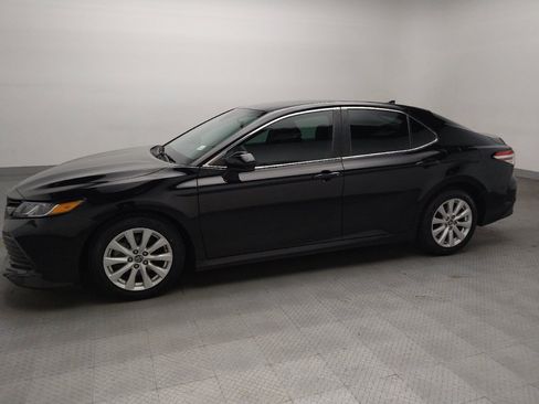 Used 2019 Toyota Camry LE FWD image 2