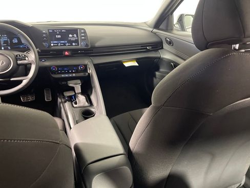 New 2026 Hyundai Elantra Sport FWD image 17