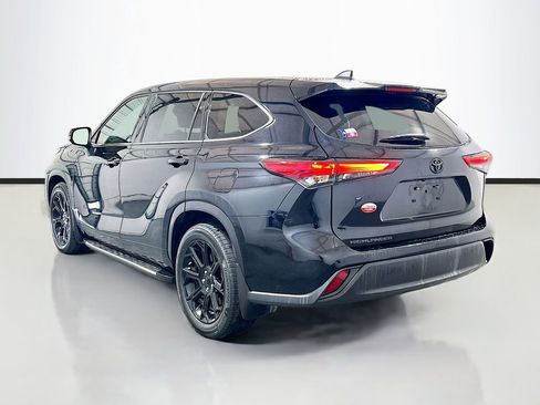 Used 2022 Toyota Highlander L FWD image 6