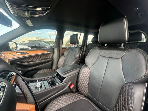 Used 2023 Jeep Grand Cherokee Summit image 13