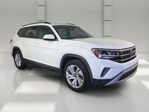 Used 2021 Volkswagen Atlas SE w/ Panoramic Sunroof Package FWD image 2