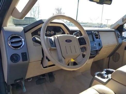 Used 2010 Ford F250 Lariat image 16