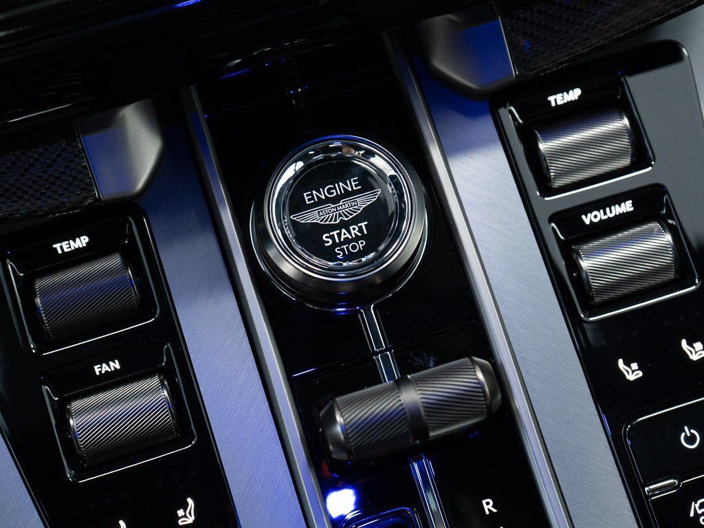 Used 2025 Aston Martin Vanquish RWD image 30