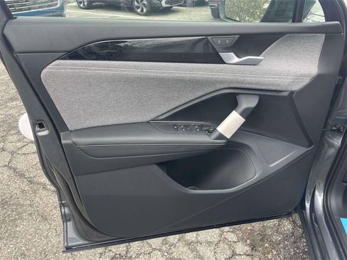 New 2026 Volkswagen Tiguan SE R-Line image 16