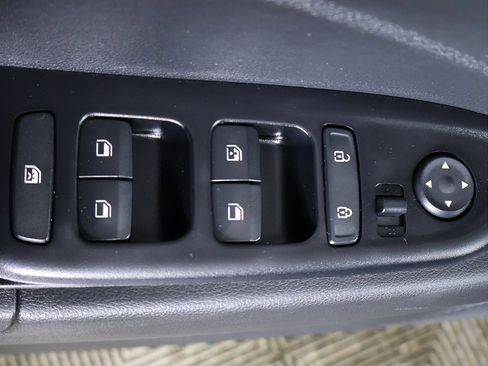 Used 2023 Hyundai Venue SEL w/ Cargo Package image 30