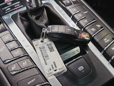 Used 2016 Porsche Macan Turbo w/ Premium Package Plus image 30