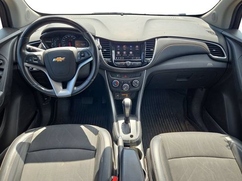 Used 2020 Chevrolet Trax LT w/ Driver Confidence Package AWD/4WD image 9
