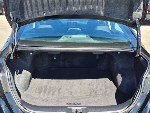 Used 2025 Nissan Altima 2.5 SV FWD image 30