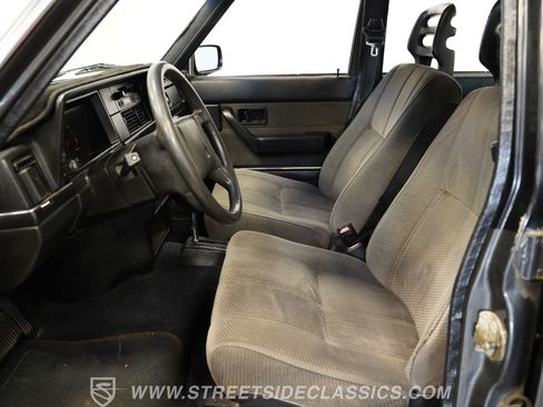 Used 1988 Volvo 240 Sedan RWD image 3