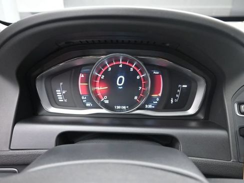 Used 2016 Volvo XC60 T5 Premier w/ Climate Package FWD image 10