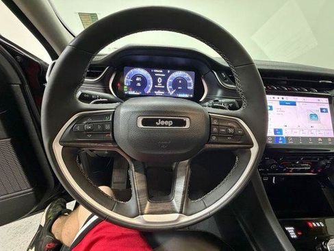Certified 2023 Jeep Grand Cherokee Limited w/ Black Appearance Package AWD/4WD image 16