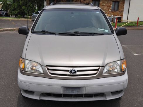 Used 2002 Toyota Sienna LE FWD image 3