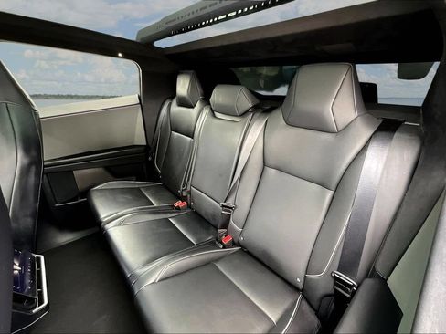 Used 2024 Tesla Cybertruck AWD Crew Cab image 23