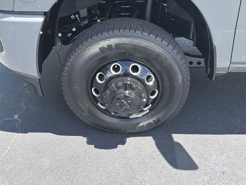 New 2026 RAM 3500 Laramie AWD/4WD image 13