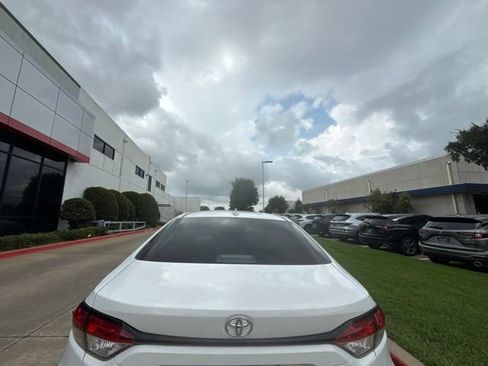 Used 2025 Toyota Corolla LE FWD image 3