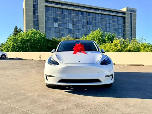 Used 2022 Tesla Model Y Long Range AWD/4WD image 18