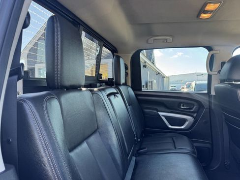 Used 2017 Nissan Titan SL image 32