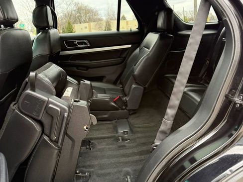 Used 2016 Ford Explorer XLT w/ Equipment Group 202A AWD/4WD image 13