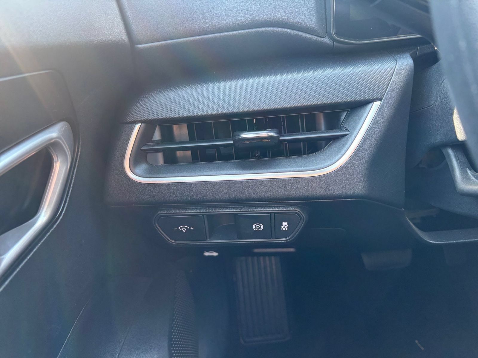 Used 2025 Kia K4 FWD image 32