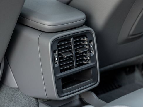 Certified 2025 Porsche Taycan AWD/4WD image 33