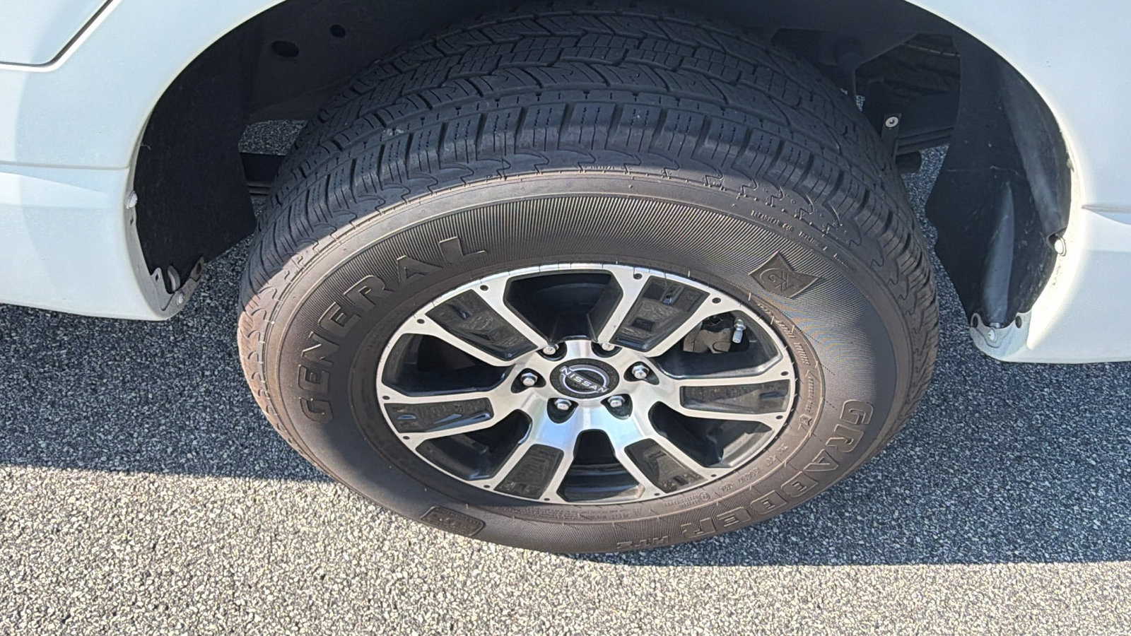 Used 2024 Nissan Titan SV AWD/4WD image 12