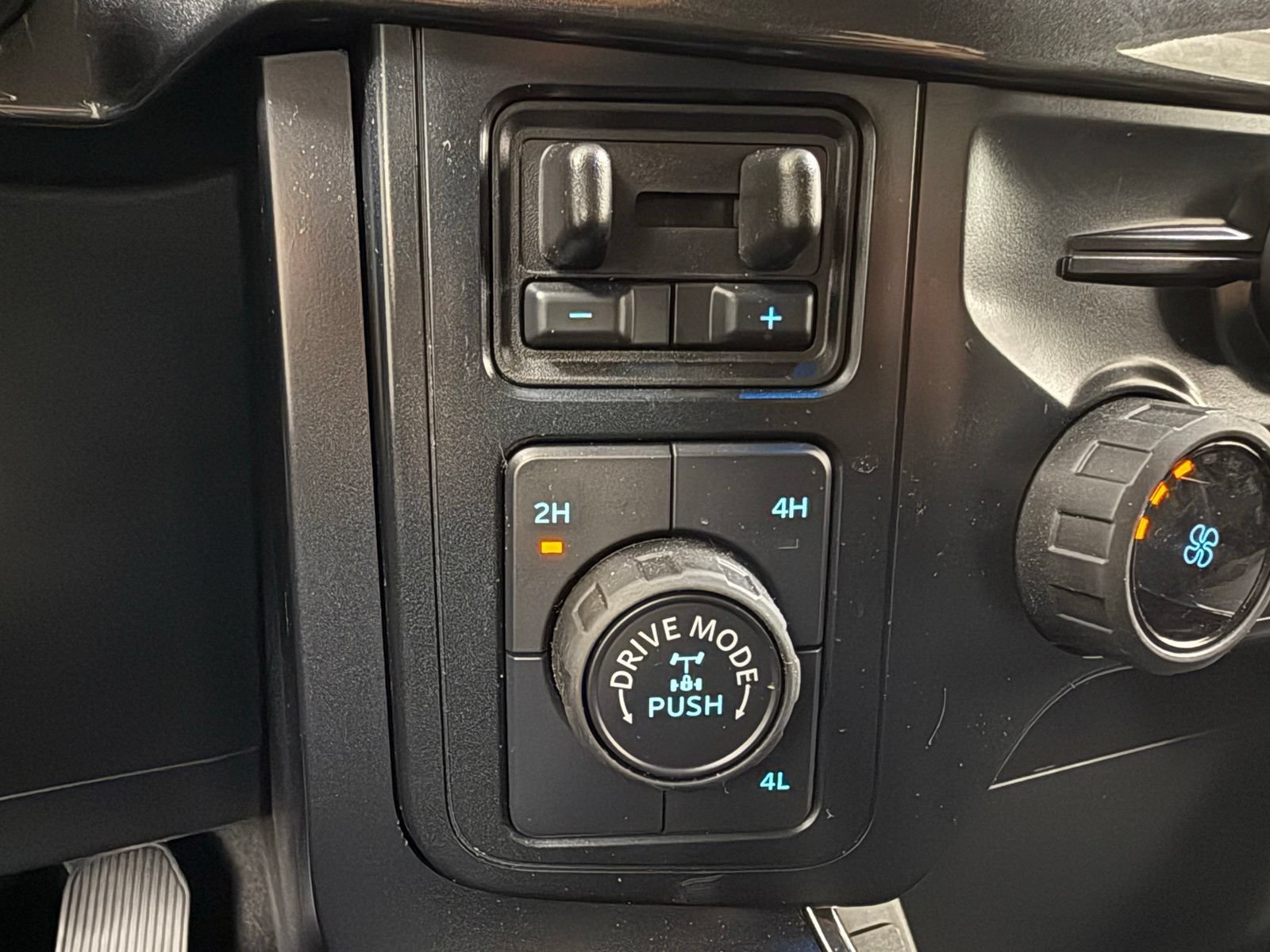 Used 2024 Ford F150 STX AWD/4WD image 27