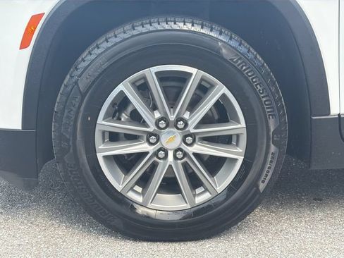 Used 2023 Chevrolet Traverse LT FWD image 11