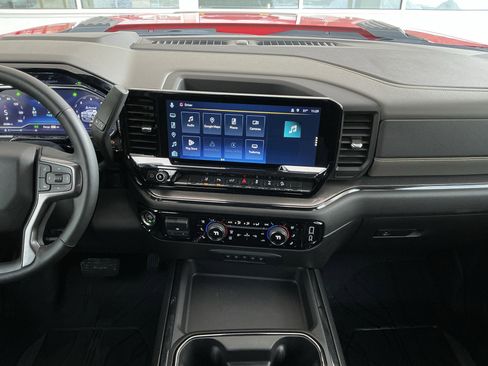 Used 2025 Chevrolet Silverado 2500 ZR2 w/ Technology Package image 9