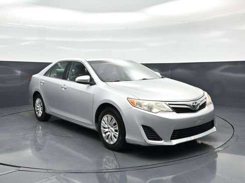 Used 2014 Toyota Camry LE FWD image 49
