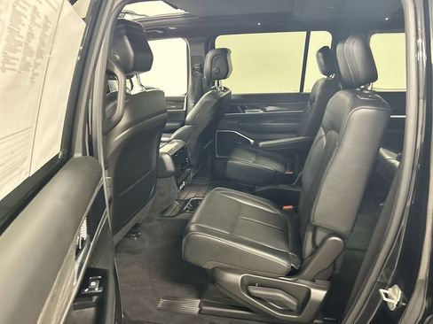 Used 2022 Jeep Wagoneer Series III w/ Premium Group I AWD/4WD image 21