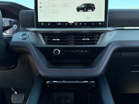 Certified 2025 Ford Explorer ST-Line w/ ST-Line Street Pack AWD/4WD image 29