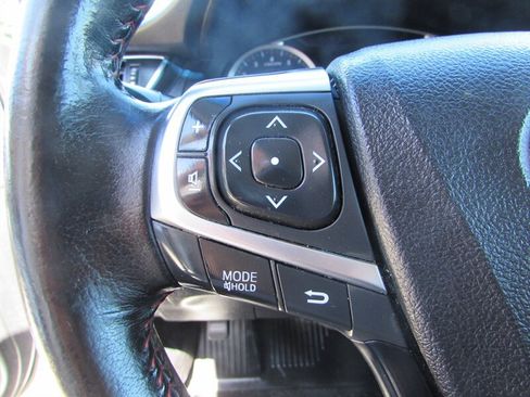 Used 2015 Toyota Camry SE FWD image 14